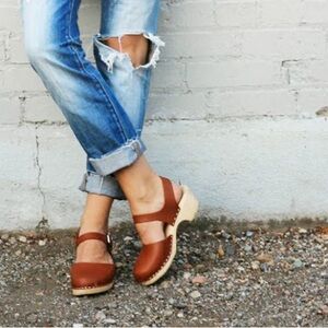 EUC Lotta From Stockholm Low Wood Tan Clogs
